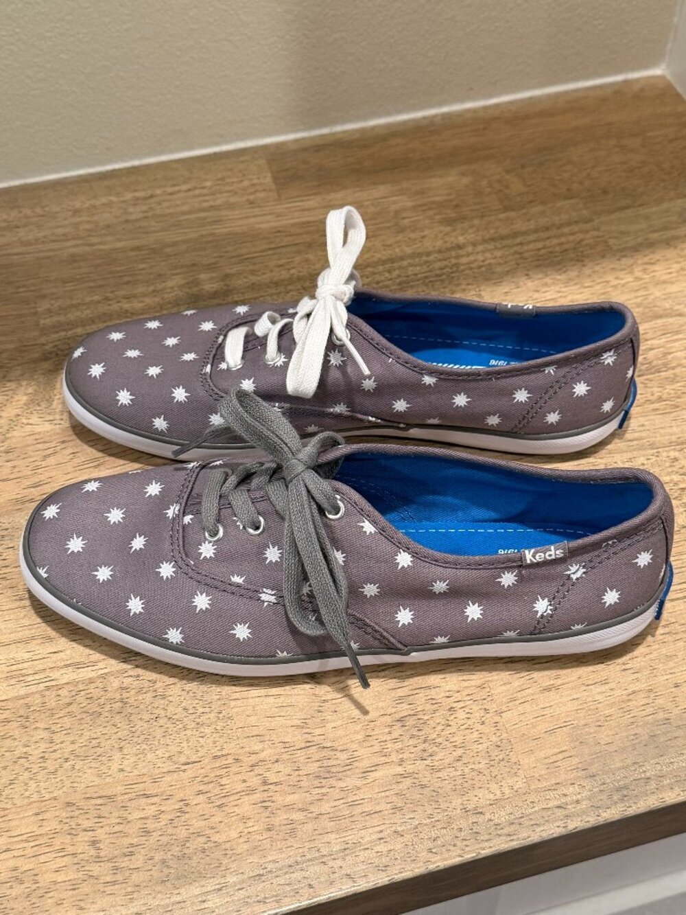 Keds Champion Gray & White Starburst Sneakers | Size 7 | Like New - Picture 3 of 11